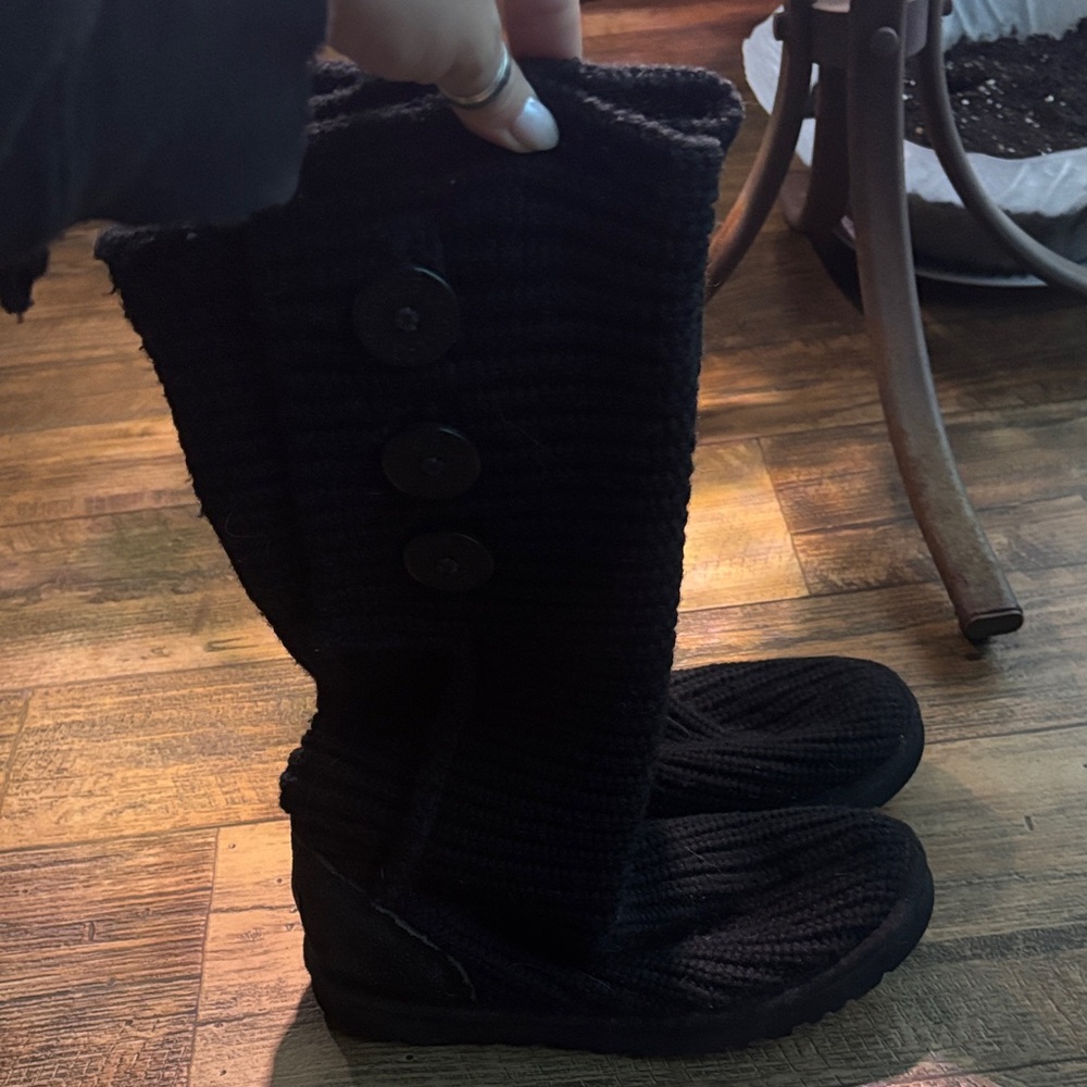 Ugg Australia Women 7 Classic Cardy Triple Button Black Knit Sweater Boots